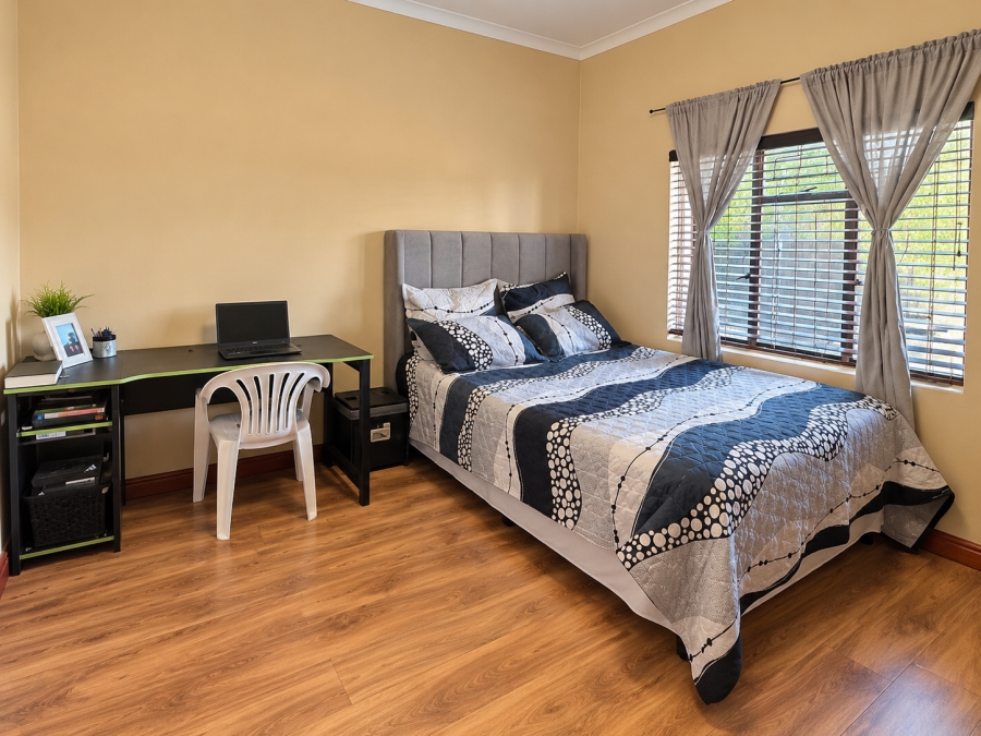 3 Bedroom Property for Sale in Lemoenkloof Western Cape